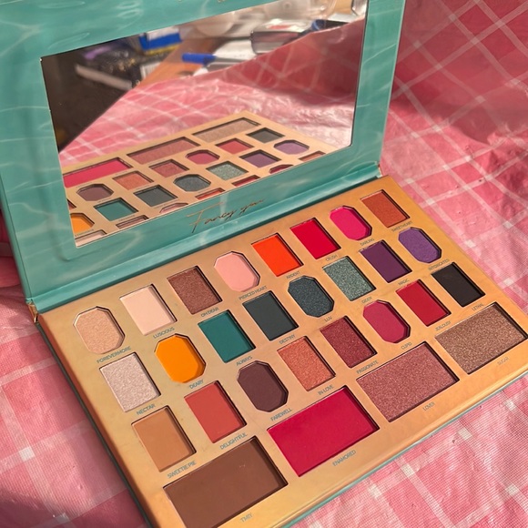 🎈SALE🎈🎀#36.MAKEUP BUNDLE🎀 - Picture 3 of 17